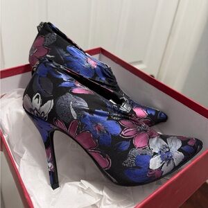 NEW Metallic Heeled Embroidered Booties